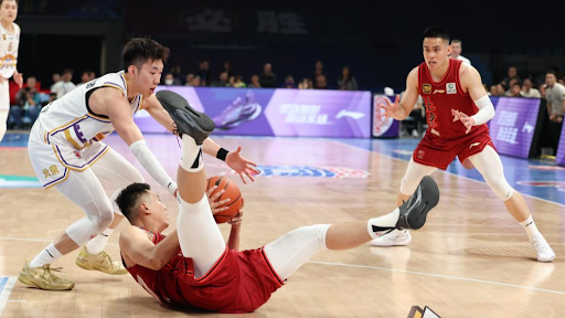 电讯报：萨拉赫吸引多家沙特俱乐部关注，预计下个月正式报价